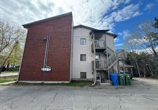 Triplex à vendre - 485 Rue Bédard, Lachute, J8H 1J8