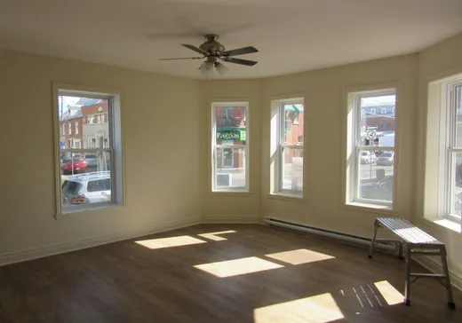 5-Plex à vendre - 123-127 Rue St-Jacques, Saint-Jean-sur-Richelieu, J3B 2K2