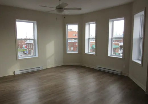 5-Plex à vendre - 123-127 Rue St-Jacques, Saint-Jean-sur-Richelieu, J3B 2K2