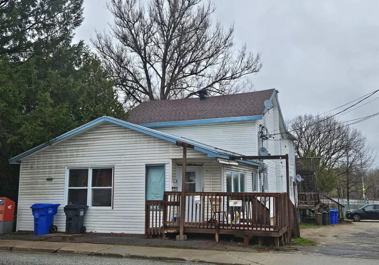 121A-121C Rue Principale N. — photo 1