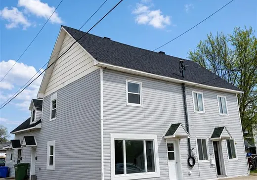 Triplex for Sale - 24 Rue St. John, Quyon, J0X 2V0