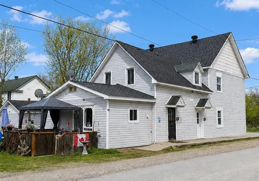 Triplex for Sale - 24 Rue St. John, Quyon, J0X 2V0