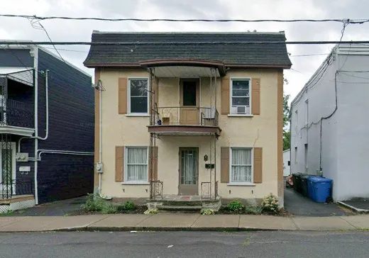 5-Plex à vendre - 128-136 Rue George, Massueville, J3P 1E3