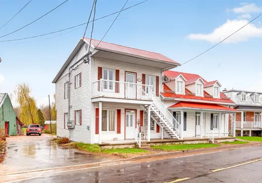 4-Plex à vendre - 207-213 Rue Principale, St-Alban, G0A3B0