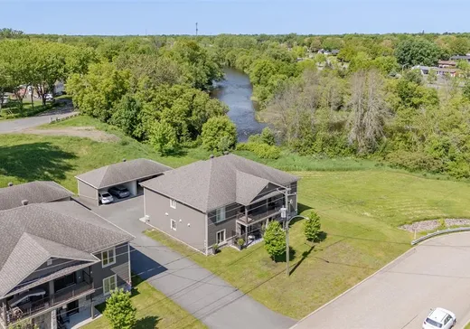 4-Plex à vendre - 204 Av. Ste-Croix, Victoriaville, G6P2M6