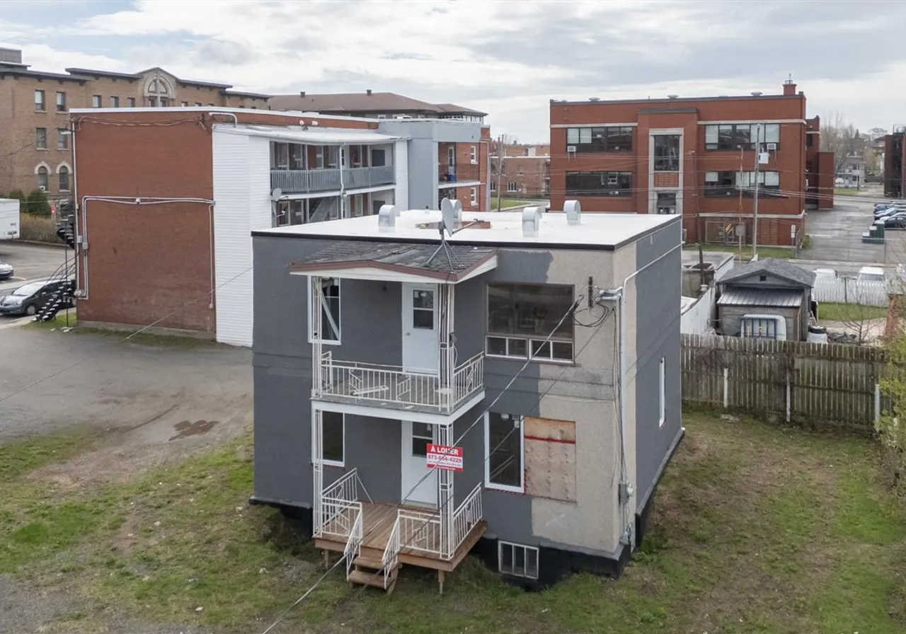 2652-2654 Av. Defond — photo 3