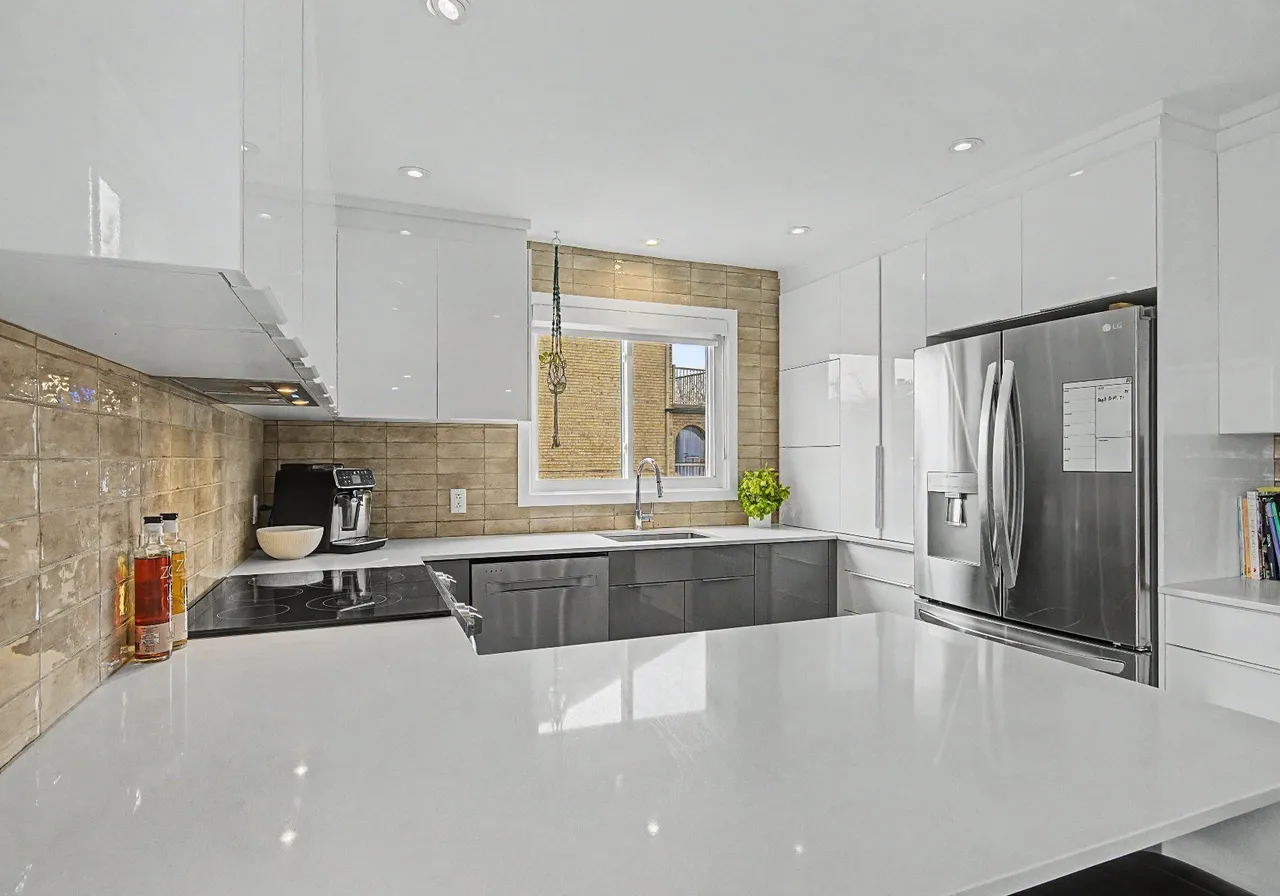 680Z-684Z Rue Mondor — photo 3
