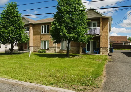 4-Plex à vendre - 2890-2896 Rue de la Commune, Drummondville, J2B0K1