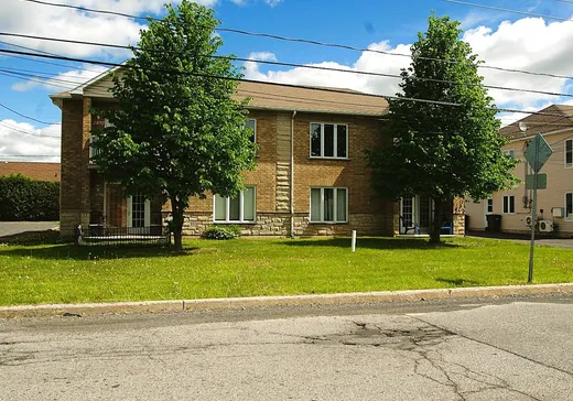 4-Plex à vendre - 2890-2896 Rue de la Commune, Drummondville, J2B 0K1