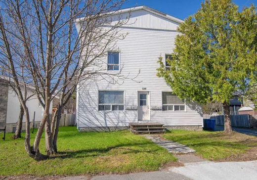 4-Plex à vendre - 124 Av. Champlain, Val-d'Or, J9P2A8