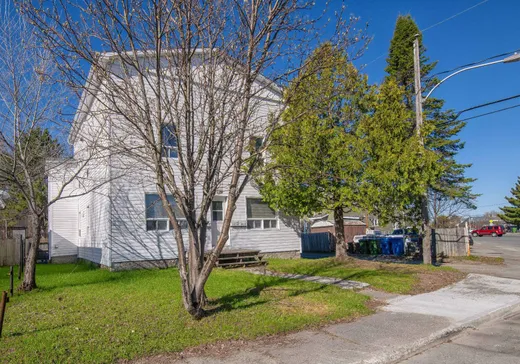 4-Plex à vendre - 124 Av. Champlain, Val-d'Or, J9P 2A8