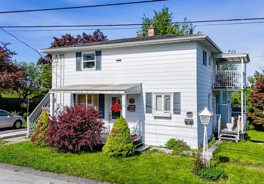 Triplex for Sale - 457-461 Rue St-Paul, Magog, J1X 3T8
