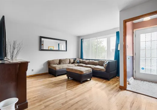 Triplex à vendre - 950-952A Boul. Vanier, Laval (Duvernay), H7C 2N1