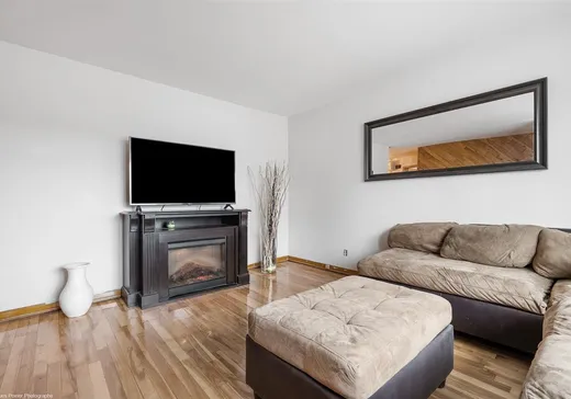 Triplex à vendre - 950-952A Boul. Vanier, Laval (Duvernay), H7C 2N1