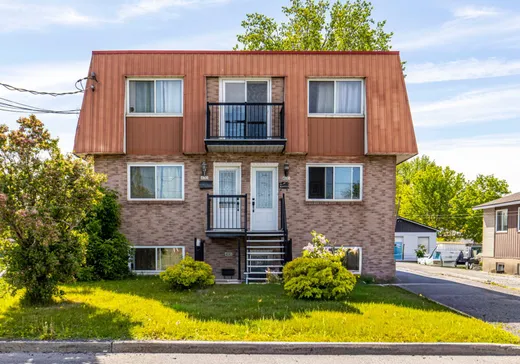 Triplex for Sale - 4041-4045 Rue Aurèle, St-Hubert, J3Y 2E1
