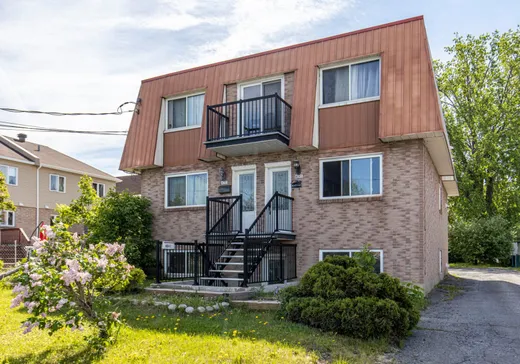 Triplex for Sale - 4041-4045 Rue Aurèle, St-Hubert, J3Y 2E1