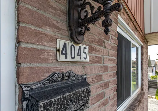 Triplex for Sale - 4041-4045 Rue Aurèle, St-Hubert, J3Y 2E1
