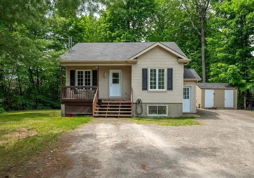 Duplex for Sale - 453-453A Rue Richard, Sainte-Sophie, J5J 1M1
