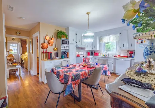 4-Plex à vendre - 235-241 Rue Ste-Catherine, Magog, J1X 2L2
