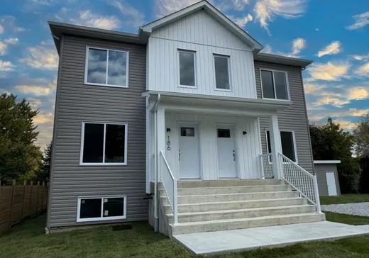 Duplex à vendre - 186A-186B Rue Champagnat, Henryville, J0J1E0