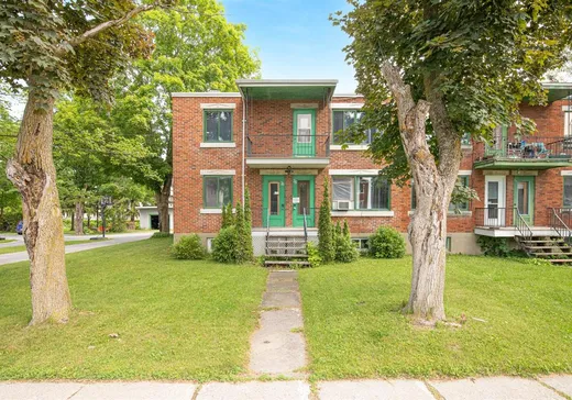 Duplex à vendre - 76-78 Rue Massicotte, Bedford, J0J1A0