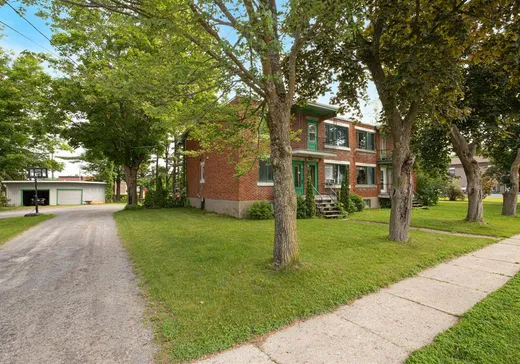 Duplex à vendre - 76-78 Rue Massicotte, Bedford, J0J 1A0