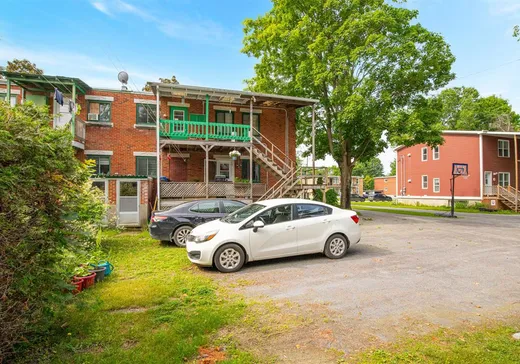 Duplex à vendre - 76-78 Rue Massicotte, Bedford, J0J 1A0