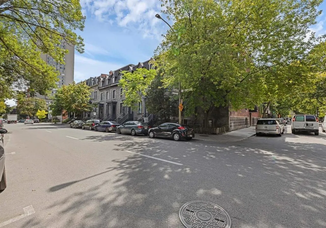 1228 Rue St-Mathieu — photo 2