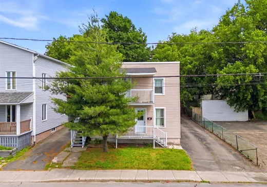 Triplex à vendre - 65 Rue St-Antoine S., Granby, J2G 6W6