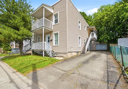 Triplex à vendre - 65 Rue St-Antoine S., Granby, J2G 6W6