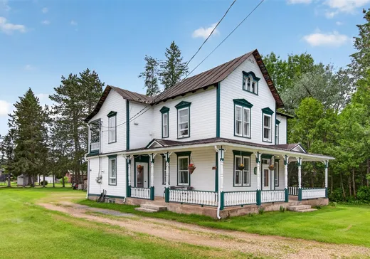 Duplex for sale - 143-145 Rue St-Louis, St-Remi-D'Amherst, J0T2L0