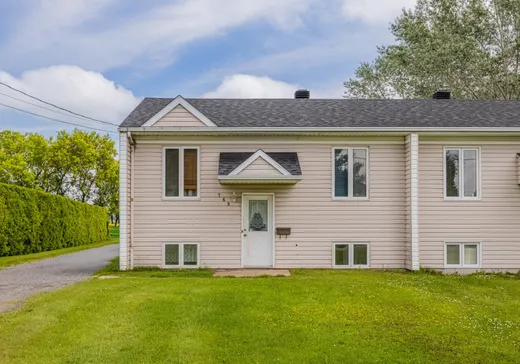 Duplex à vendre - 766-768 Av. du Ruisseau, Saint-Marc-des-Carrières, G0A4B0