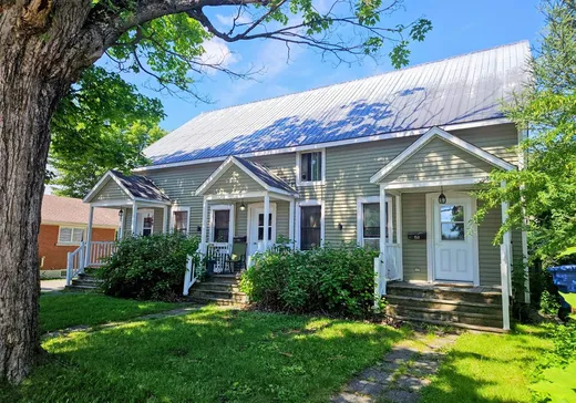 Triplex à vendre - 149-153 Rue du Collège, Magog, J1X2K4