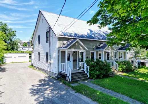 Triplex à vendre - 149-153 Rue du Collège, Magog, J1X 2K4