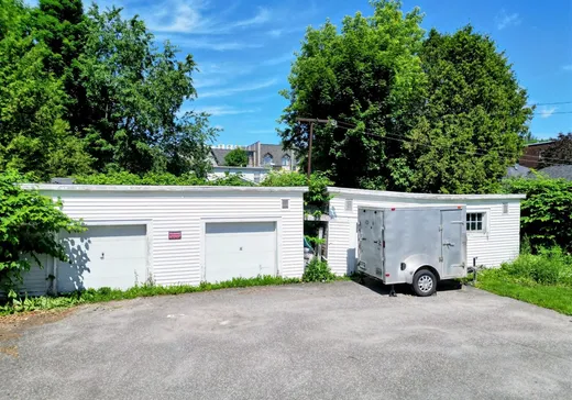 Triplex à vendre - 149-153 Rue du Collège, Magog, J1X 2K4