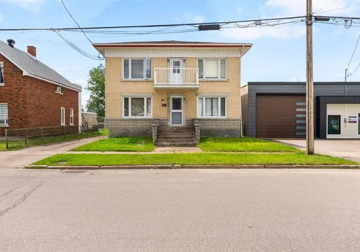 Triplex à vendre - 379-381 Rue Desbiens, La Tuque, G9X2J1