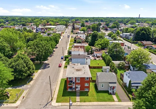 Triplex à vendre - 915-919 Rue du Frère-André, Drummondville, J2B 4Z1