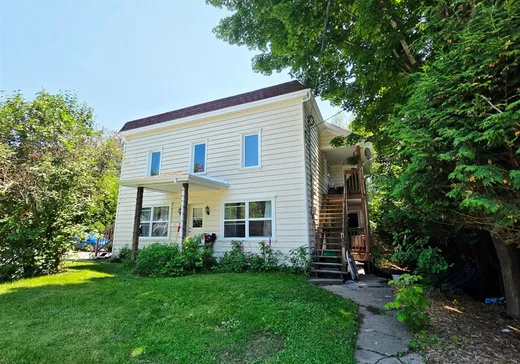 Triplex for Sale - 102-106 Rue Stanley, Windsor, J1S 1P5