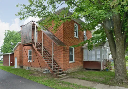 Triplex for Sale - 31 Rue King, Godmanchester, J0S 1H0