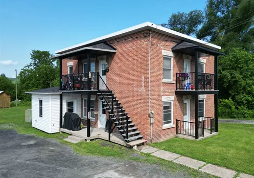 Duplex à vendre - 211-213 Rue Principale N., Windsor, J1S2E4