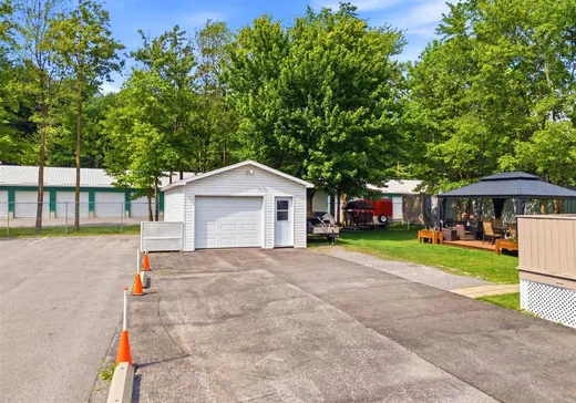 Triplex for Sale - 6830-6850 Boul. Laurier O., Saint-Hyacinthe, J2S 9A9