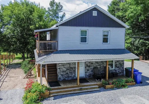 Duplex à vendre - 111-111A Rue Principale, Grenville, J0V1J0