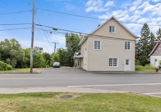4-Plex à vendre - 2474-2476 Av. Royale, Beauport, G1C 1R4