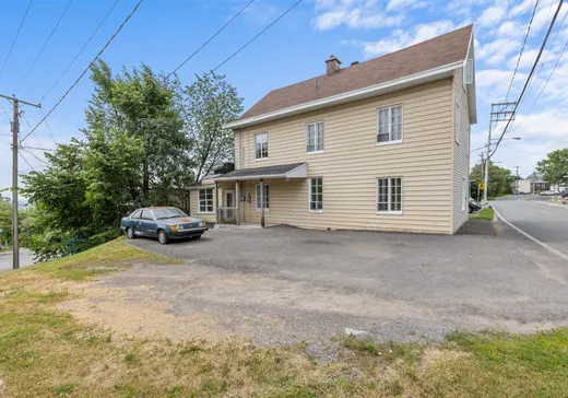 4-Plex à vendre - 2474-2476 Av. Royale, Beauport, G1C 1R4