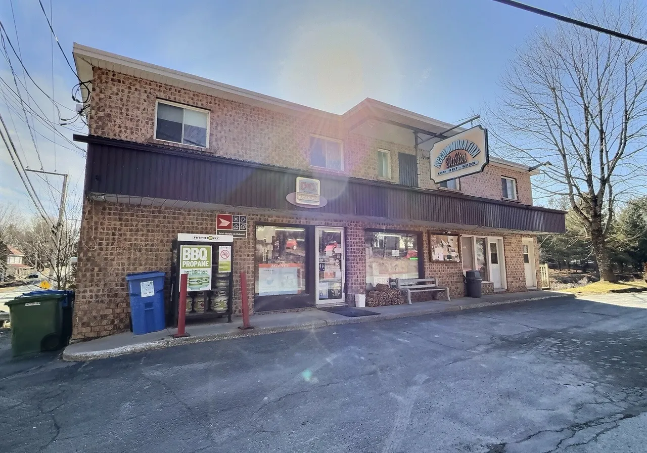 143-145 Rue Principale E. — photo 2