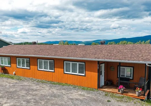 Duplex for Sale - 257 Mtée de Sandy-Beach, Gaspé, G4X 2E9