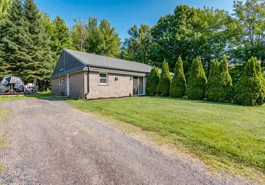 Duplex à vendre - 688-690 Rue Lise, Wickham, J0C 1S0