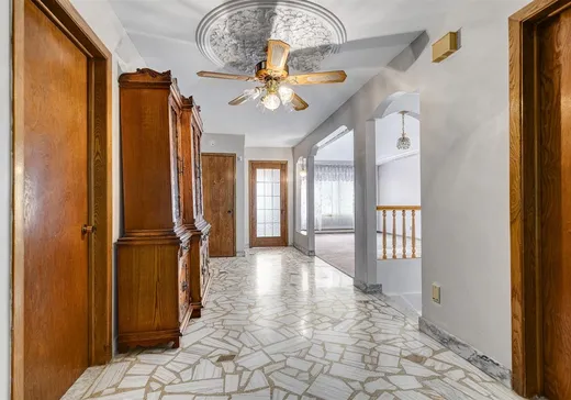 Triplex for Sale - 9045-9047 Rue Grasset, Montreal (Saint-Leonard), H1R 2N5