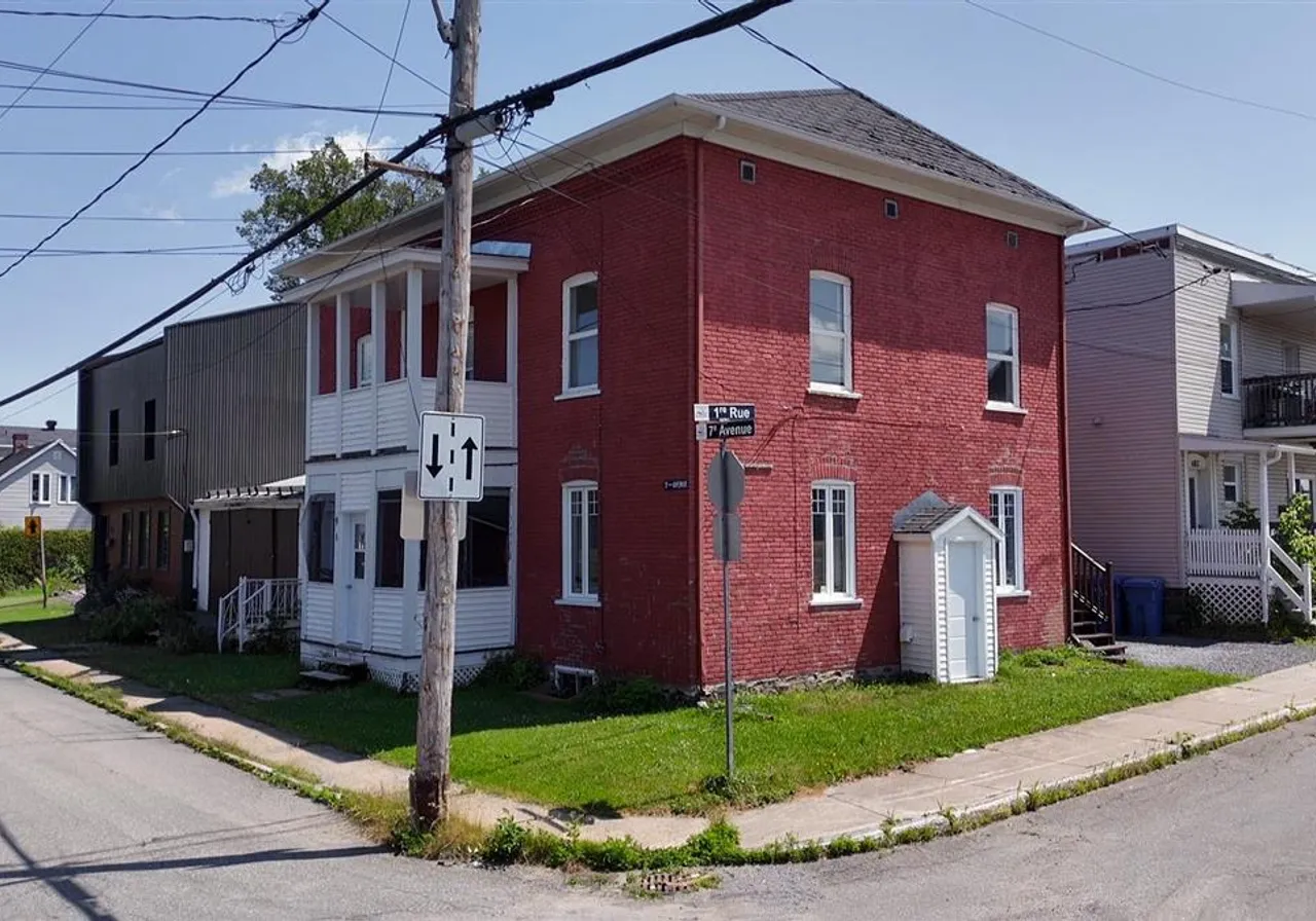 97-99 7e Avenue — photo 1