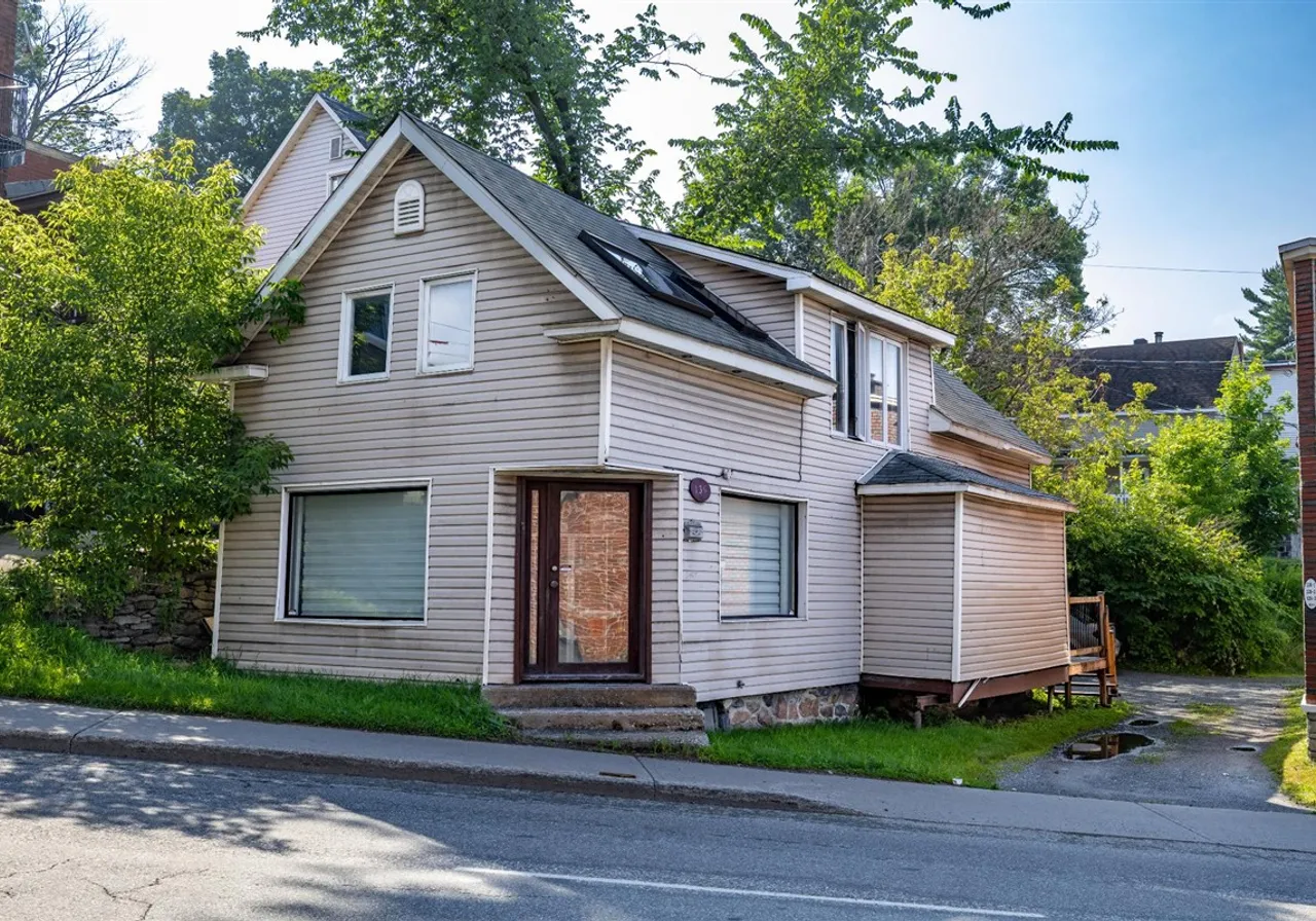 136 Rue King E. — photo 2